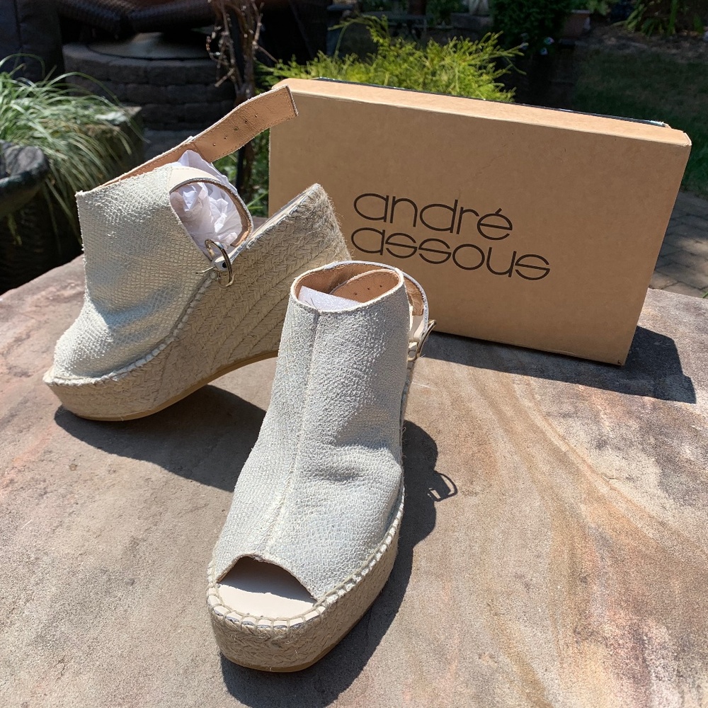 Andre Assous size 6 peep toe wedge sandals